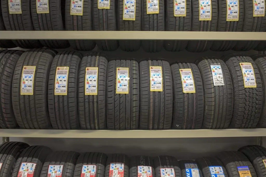 pneumatici con etichette