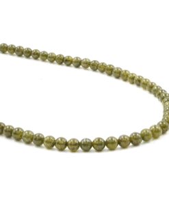 Alternative view of Collana elastica in Granato verde naturale