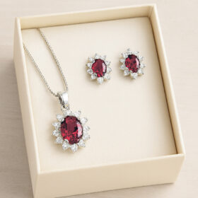 Orecchini e collana halo in argento e zirconi